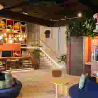 Yust Antwerpen, 3 of 5