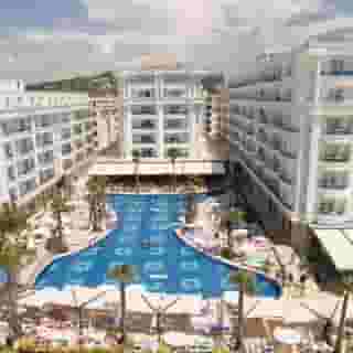 Grand Blue Fafa, 1 of 5