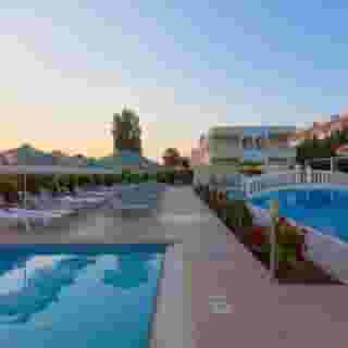 Memphis Beach Hotel, 5 of 5