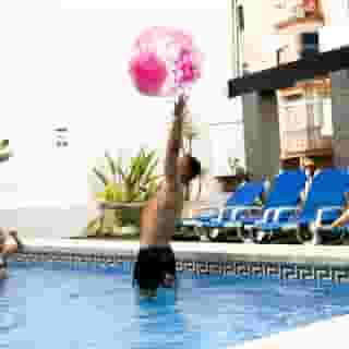 Sol y Sombra, 2 of 5