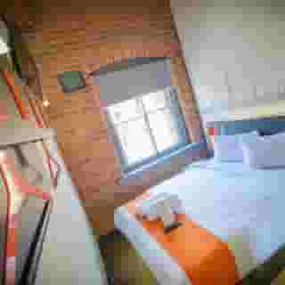easyHotel Manchester, 2 of 5