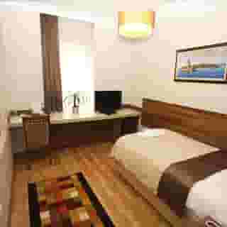 My Rose Hotel, 4 of 5