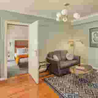 Queen's Court Hotel and Residence, 3 of 5