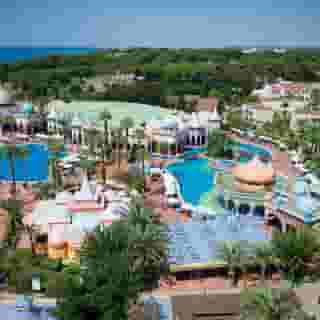 Kamelya Collection Aishen Club, 4 of 5