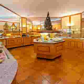 Steglitz International, 2 of 5