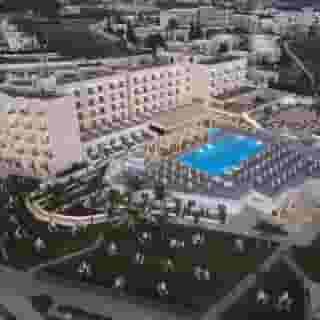 Queens Bay Hotel, 1 of 5