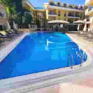 Club Karakas, 4 of 5