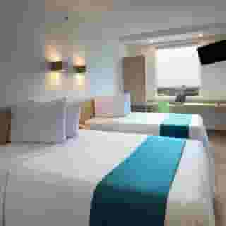 One Ciudad de Mexico la Raza, 4 of 5