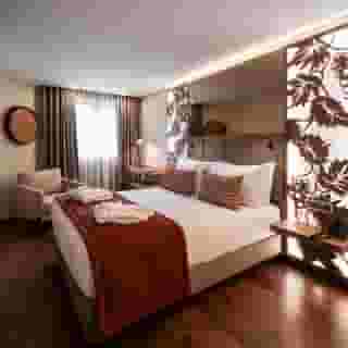 Turim Oporto, 4 of 5