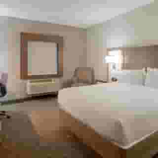 Holiday Inn Express & Suites Nashville I-40 & I- 2, 4 of 5