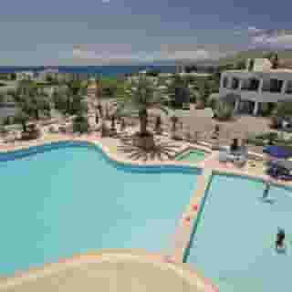 Coliseum Apartments, 3 of 5