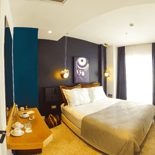 Maroon Hotel TomTom, 5 of 5