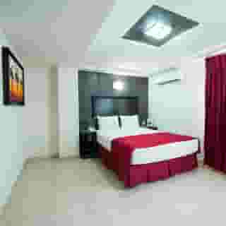 Portonovo Plaza, 3 of 5