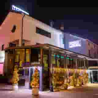 Royal Airport, 4 of 5