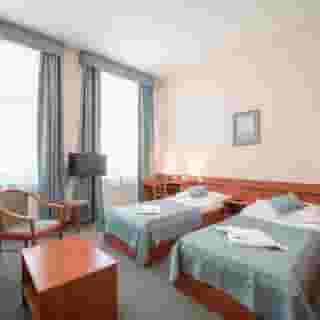 Alton Prague, 3 of 5