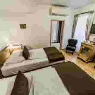 Archibald at the Charles Bridge, 4 of 5