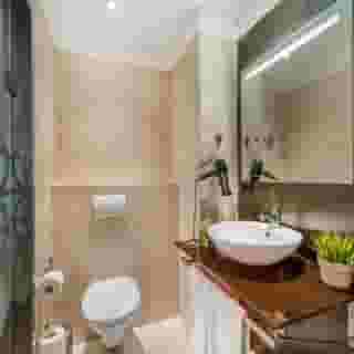 Ikonik Parlament, 4 of 5