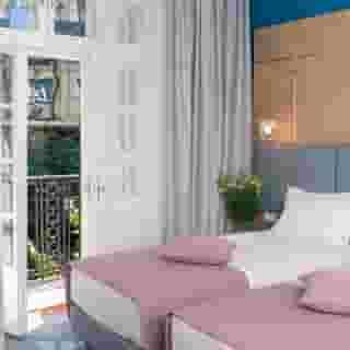 City Nest Modern & Cozy Suites, 1 of 5