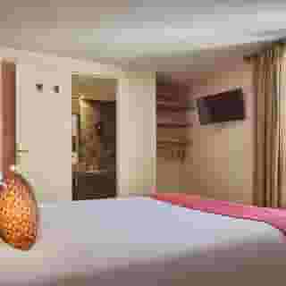 Moulin Plaza, 1 of 5