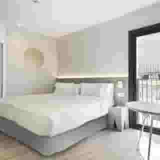 Niu Barcelona, 4 of 5