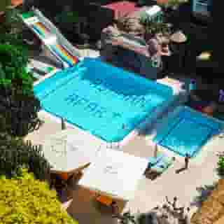 Pasahan Apart, 2 of 5