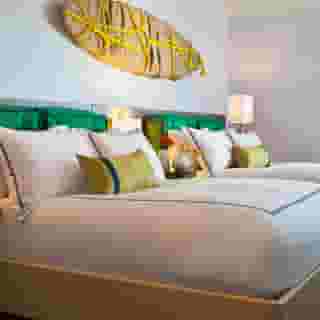 Kimpton Surfcomber Hotel, 2 of 5