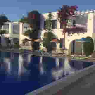 Paradise Apart, 2 of 5