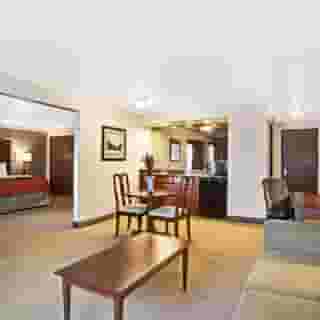 Ramada by Wyndham Tukwila Southcenter, 3 of 5