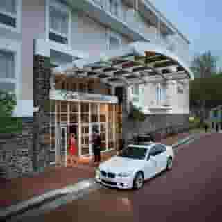 The Commodore, 3 of 5