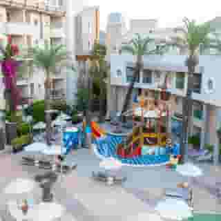 Grand Cettia, 3 of 5