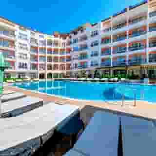 Avenue Deluxe, 2 of 5