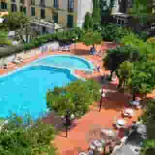 Carlton International, 1 of 5