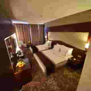 Taksim Gonen, 4 of 5