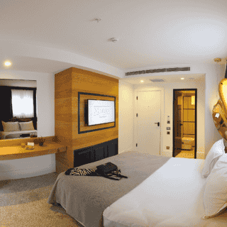 Maroon Hotel TomTom, 1 of 5