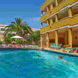 Flor Los Almendros, 4 of 5