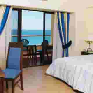 Yellow Praia Monte Gordo, 3 of 5