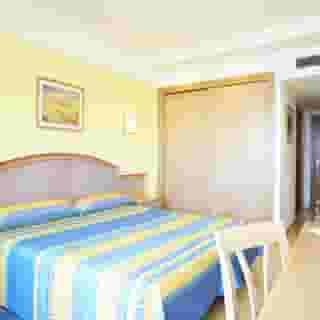 Universal Castell Royal, 4 of 5