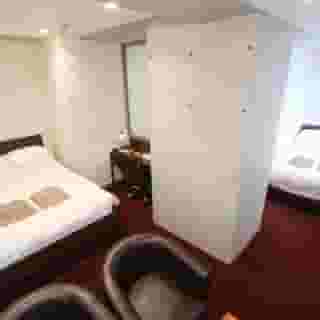 Lightning Hotel, 2 of 5