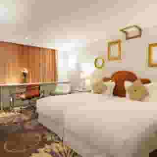 The Luxe Manor, 2 of 5