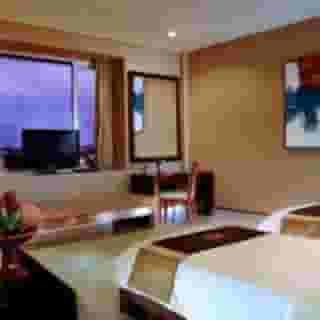100 Sunset Hotel and Ballroom, 3 of 5