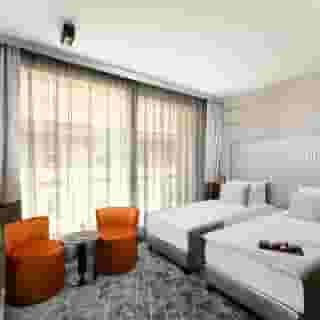 Hotel Emerald & Suites, 2 of 5