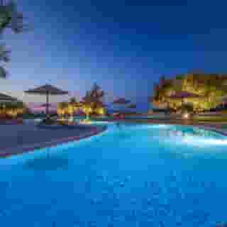 Elegance Luxury Executive Suites – Adults Only (16+), 4 of 5