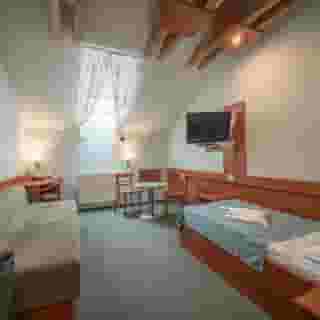 Alton Prague, 4 of 5