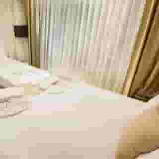 Honey Hotel, 2 of 5