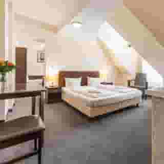 Upper Room Hotel, 3 of 5