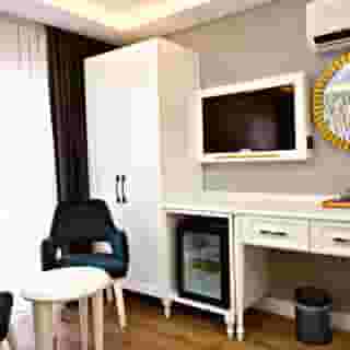 The Saint Otel, 4 of 5