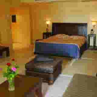 Yasmine Beach, 3 of 5