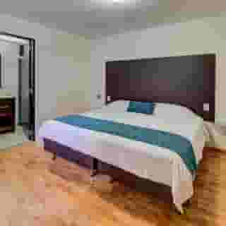 Grupo Kings Suites Alfredo de Musset, 2 of 5