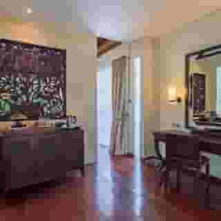 The Royal Santrian, 3 of 5