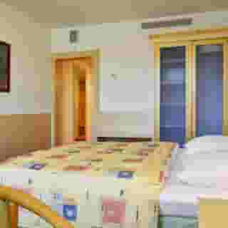 Olympik Artemis, 1 of 5